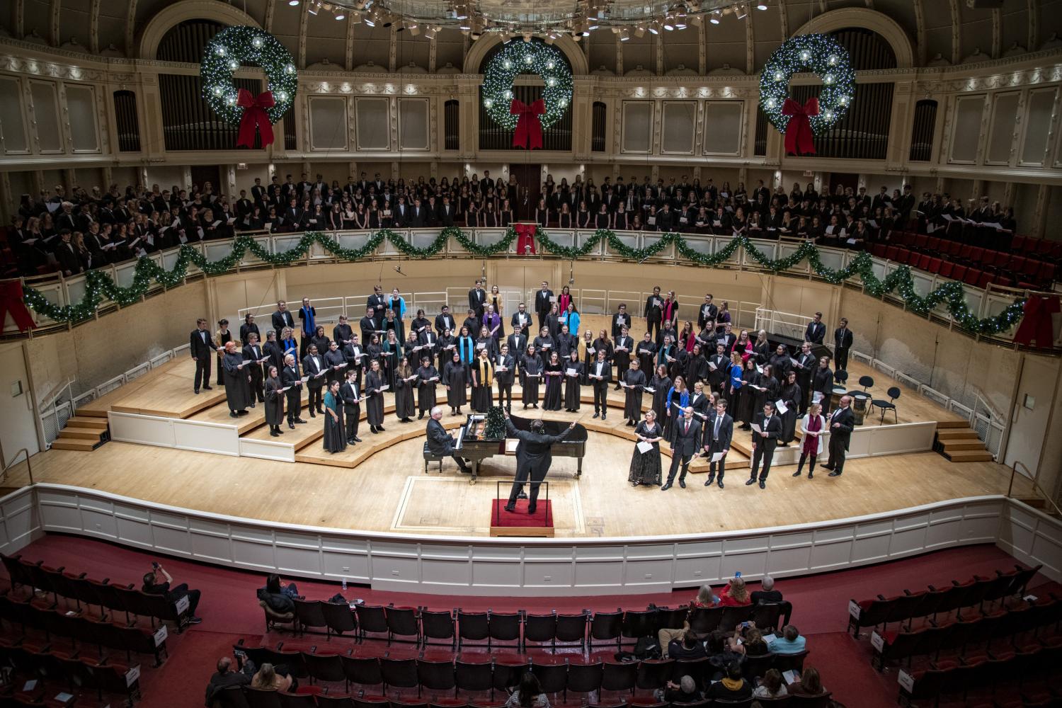 The <a href='http://m59n.uncsj.com'>bv伟德ios下载</a> Choir performs in the Chicago Symphony Hall.